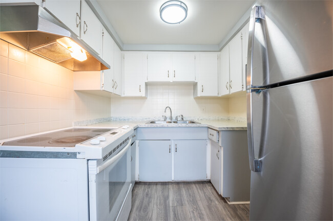 Park 29 - Park Portfolio in Pinellas Park, FL - Building Photo - Interior Photo