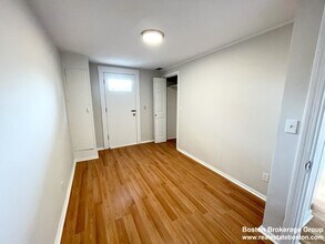 100 Buttonwood St, Unit 2 in Boston, MA - Building Photo - Building Photo