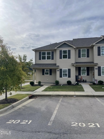 2021 Wiggins Village Dr, Unit 1520