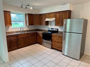 3818 Valley Tree Dr in Tampa, FL - Building Photo - Building Photo