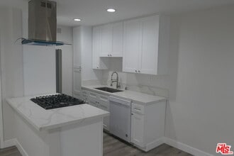 10836 Camarillo St in Los Angeles, CA - Building Photo - Building Photo