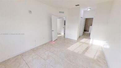 260 NW 109th Ave in Miami, FL - Building Photo - Building Photo