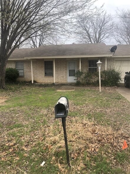 property at 3020 Montclair Pl
