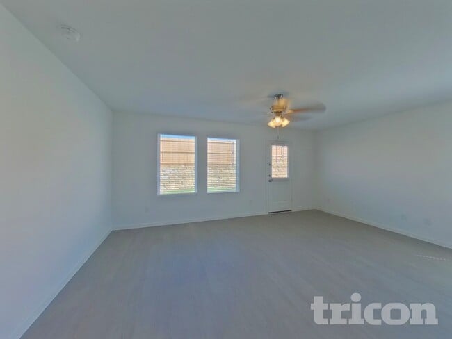 10700 Dusty Rnch Rd in Fort Worth, TX - Building Photo - Building Photo