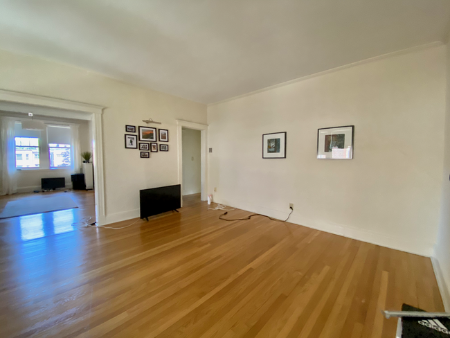 18 Alton Pl, Unit 3 in Brookline, MA - Building Photo - Building Photo