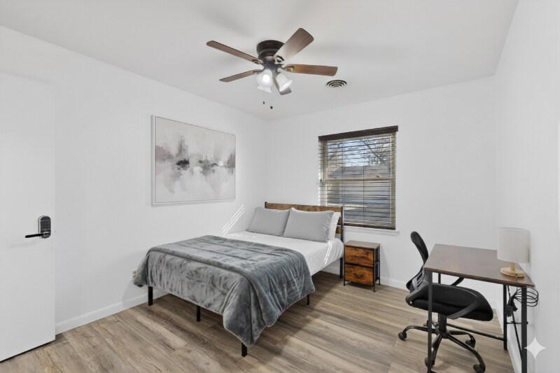 404 Nottingham Dr in Irving, TX - Building Photo