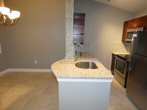 2851 N Oakland Forest Dr, Unit 309 in Oakland Park, FL - Building Photo - Building Photo