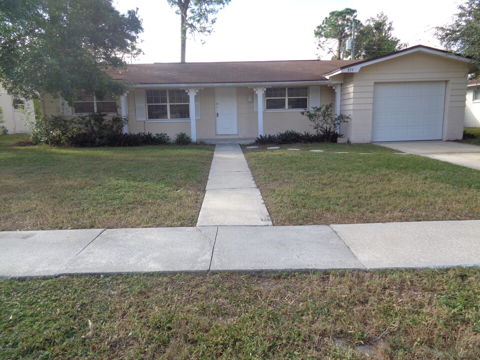 879 Westport Dr in Rockledge, FL - Building Photo