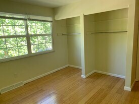 102 Apple Ln in Milford, OH - Building Photo