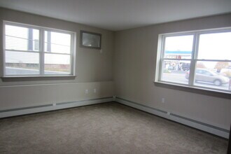 275 W Main St, Unit 275-10 West Main St in Marlborough, MA - Foto de edificio - Building Photo