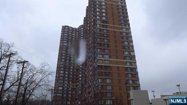 100 Old Palisade Rd in Fort Lee, NJ - Building Photo