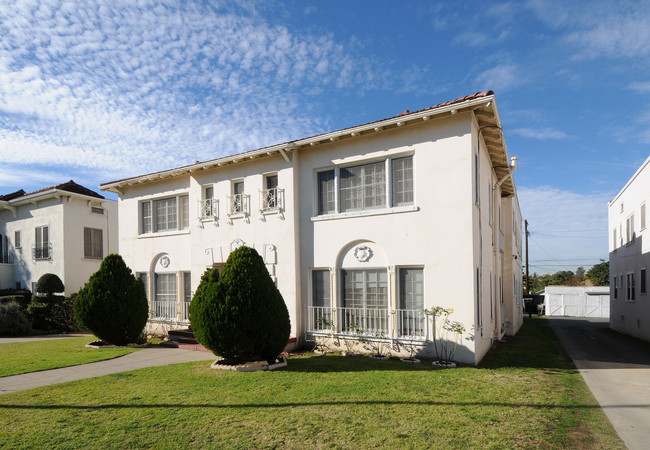 1959 N Vermont Ave in Los Angeles, CA - Foto de edificio - Building Photo