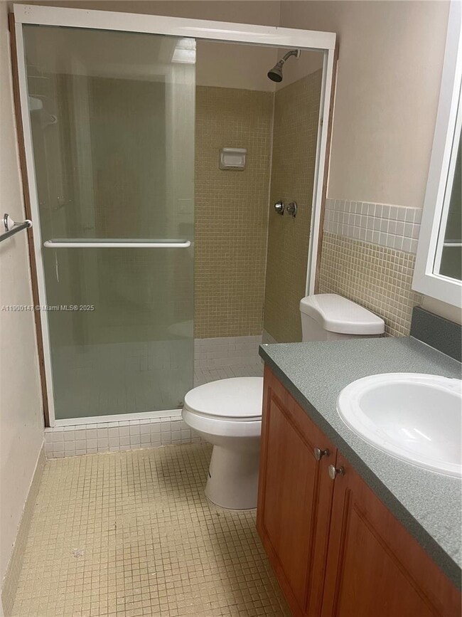7330 SW 82nd St in Miami, FL - Building Photo - Building Photo
