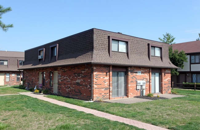 Creekbend & Chase Townhomes in Delaware, OH - Building Photo - Building Photo