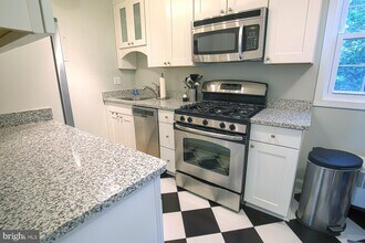 2053 N Woodstock St-Unit -201 in Arlington, VA - Building Photo - Building Photo