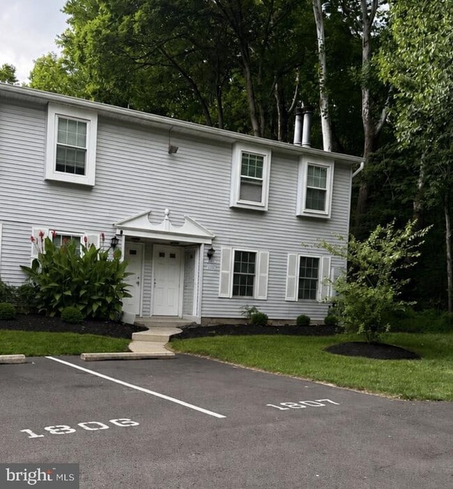 property at 1806 Huntingdon Mews