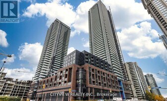 430 Square One Dr in Mississauga, ON - Building Photo