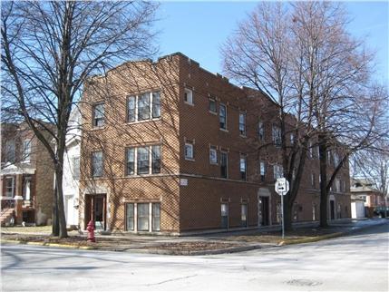 2402 S Clarence Ave in Berwyn, IL - Foto de edificio