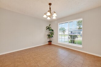 2018 Windy Meadow Dr in Sugar Land, TX - Foto de edificio - Building Photo