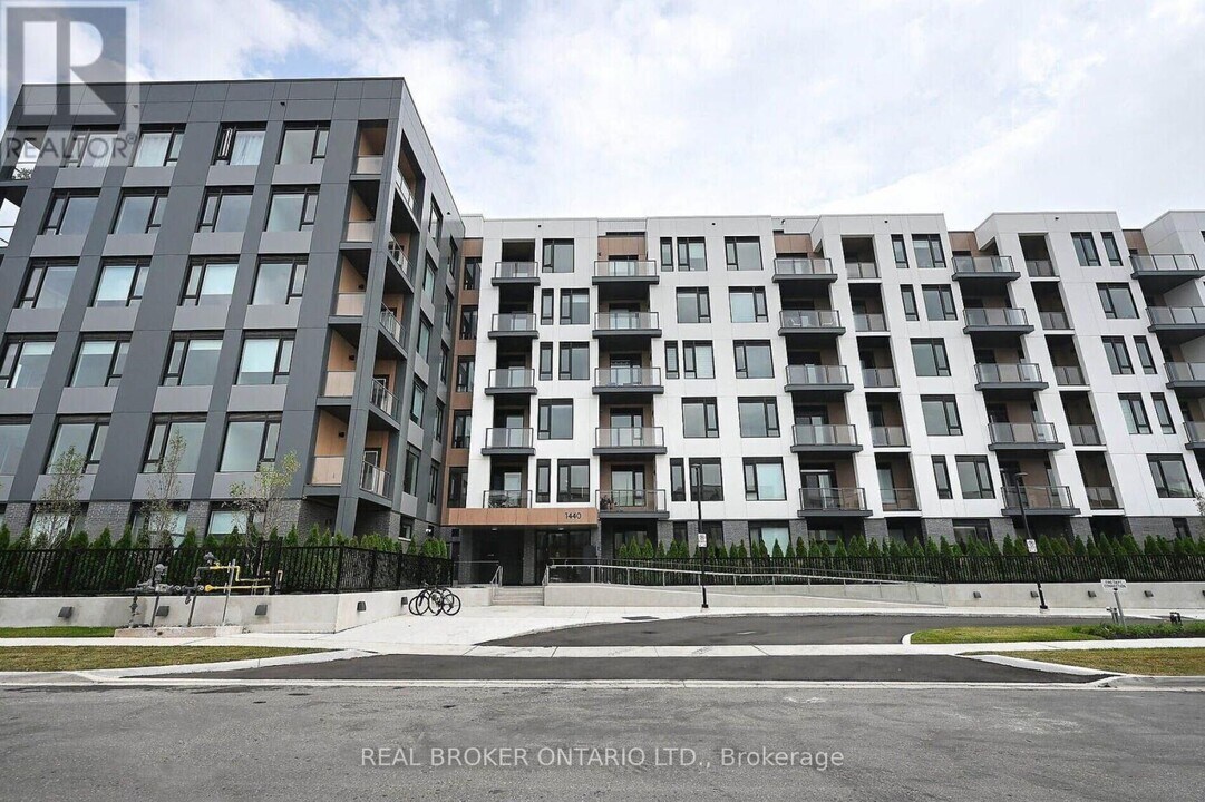 1440 Clarriage Ct in Milton, ON - Building Photo