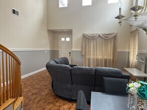 2055 Redbud Way in Antioch, CA - Building Photo - Building Photo