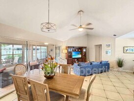 1127 E Seminole Ave in Jupiter, FL - Building Photo
