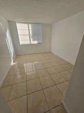 486 NW 165th St in Miami, FL - Building Photo - Building Photo