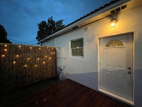 16101 NE 11th Ave in North Miami Beach, FL - Building Photo - Building Photo