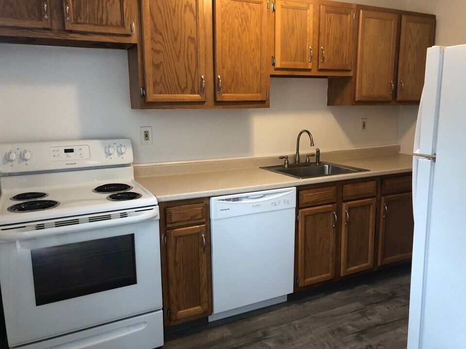 22 Mountain View Terrace in Winchester, CT - Building Photo