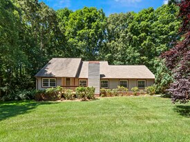 28 Turnberry Dr in Arden, NC - Building Photo