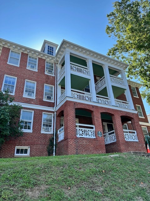 property at 303 N New St