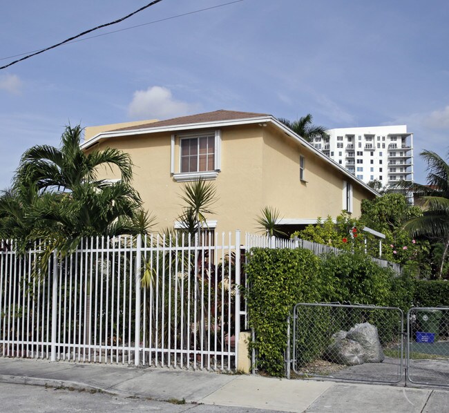 421-427 SW 3rd St in Miami, FL - Building Photo - Building Photo