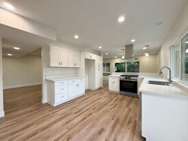 2124 Pamela St in Oxnard, CA - Building Photo