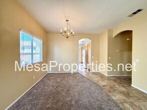 15219 Hallmark Ln in Victorville, CA - Building Photo - Building Photo