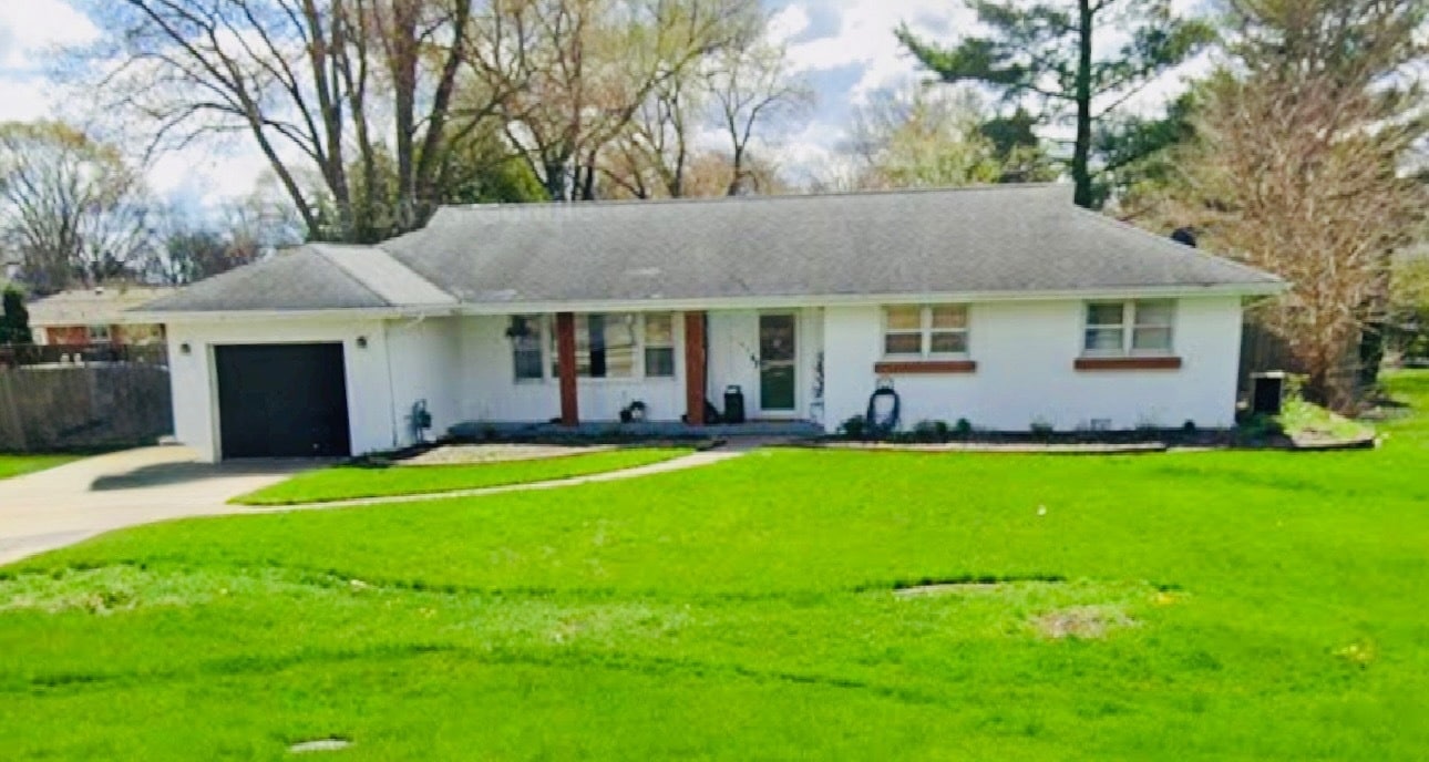 2124 Prairie St in Aurora, IL - Building Photo