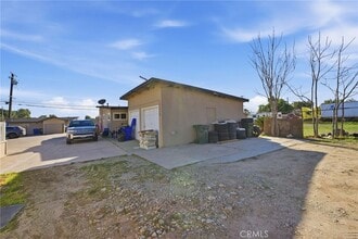 16072 Arrow Blvd in Fontana, CA - Foto de edificio - Building Photo