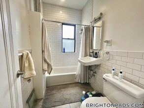 2 Ayr Rd in Boston, MA - Building Photo - Building Photo