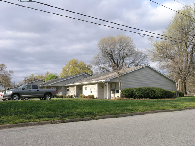 Highland Apartments in Mooresville, NC - Building Photo - Building Photo