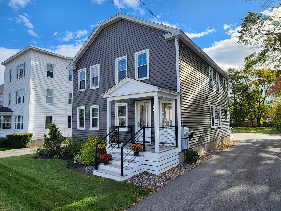 331 Elm St, Unit 2 in Biddeford, ME - Building Photo