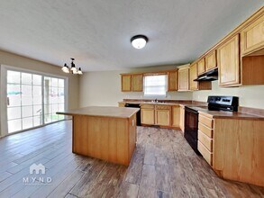3935 W Maple St in Springfield, MO - Building Photo - Building Photo