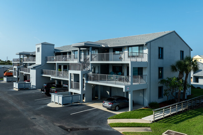 Cedar Island Club Condominiums in New Smyrna Beach, FL - Building Photo - Building Photo