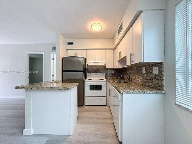 901 NE 18th Ct in Fort Lauderdale, FL - Building Photo - Building Photo