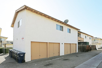 16541 Delton Cir in Huntington Beach, CA - Building Photo - Building Photo