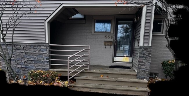 556 Bloomfield Ct in Birmingham, MI - Foto de edificio - Building Photo