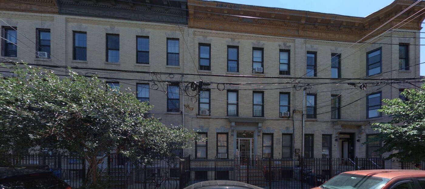 402 Suydam St in Brooklyn, NY - Foto de edificio