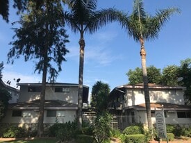 7253 Jordan Ave in Canoga Park, CA - Building Photo