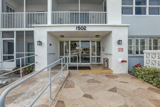 1502 S Lakeside Dr in Lake Worth Beach, FL - Building Photo - Building Photo