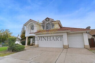 2233 E Christopher Dr in Fresno, CA - Building Photo - Building Photo