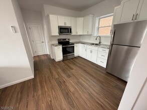 412-416 Bloomfield Ave, Unit 21 in Caldwell, NJ - Building Photo - Building Photo