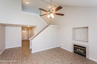 6607 Hunters Creek Blvd in Louisville, KY - Building Photo - Building Photo